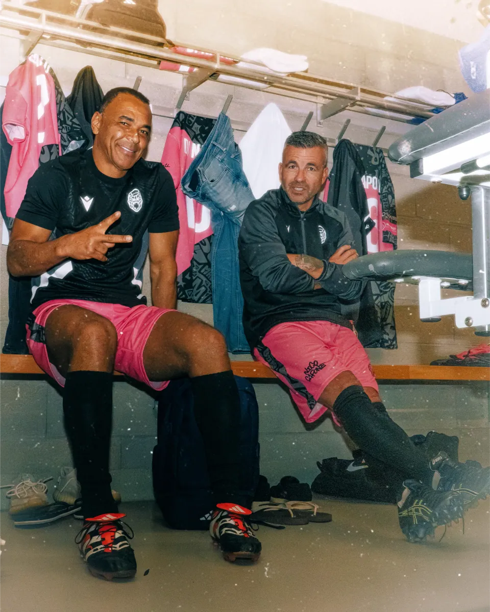 Cafu et Antonio Di Natale photographiés au match de gala de la Tuilière