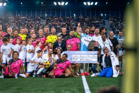 Match de gala caritatif à la Tuilière, Team Nicocapone – Team Bougheraba – photo 3 sur 41