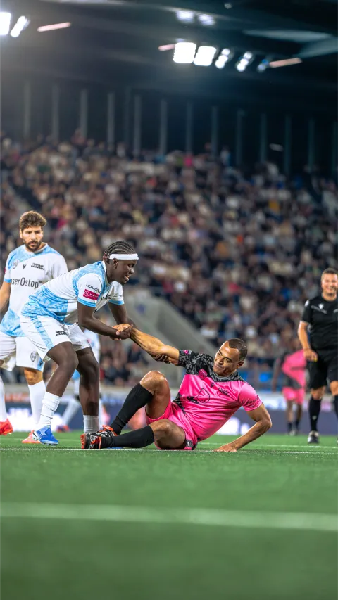 Match de gala caritatif à la Tuilière, Team Nicocapone – Team Bougheraba – photo 6 sur 41