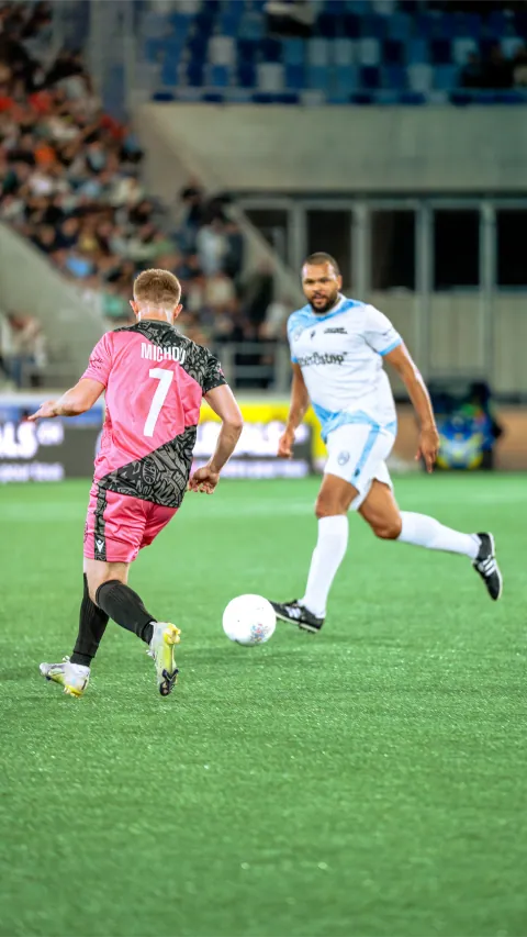 Match de gala caritatif à la Tuilière, Team Nicocapone – Team Bougheraba – photo 17 sur 41