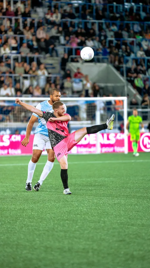 Match de gala caritatif à la Tuilière, Team Nicocapone – Team Bougheraba – photo 18 sur 41