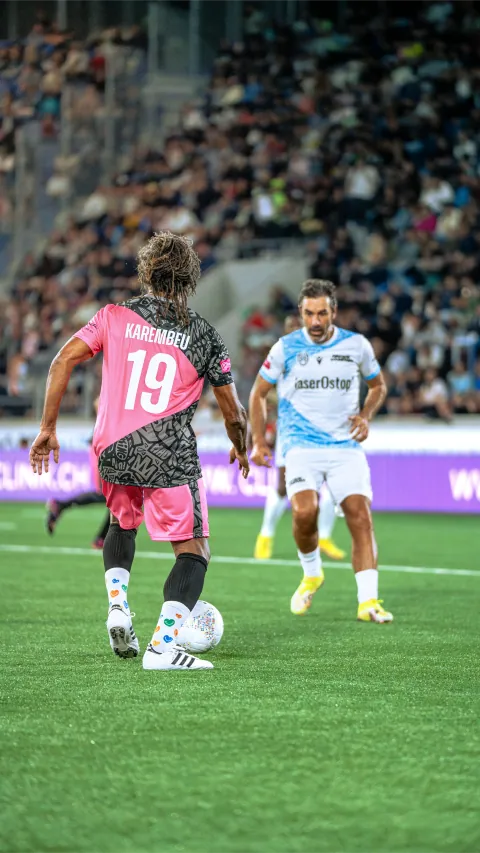 Match de gala caritatif à la Tuilière, Team Nicocapone – Team Bougheraba – photo 22 sur 41