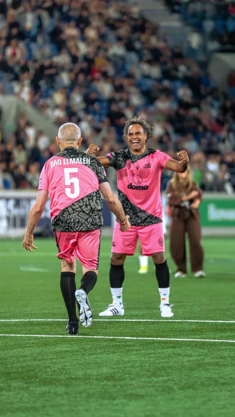 Match de gala caritatif à la Tuilière, Team Nicocapone – Team Bougheraba – photo 33 sur 41