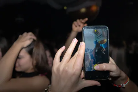 Jeux de lumière et énergie de la nuit au D! Club à Lausanne (photo 18)