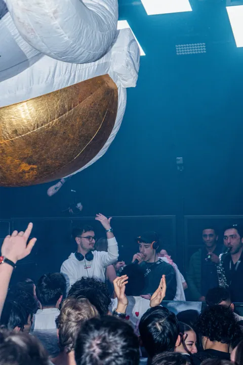 Soirée au D! Club à Lausanne, silhouettes sous les stroboscopes (photo 19)