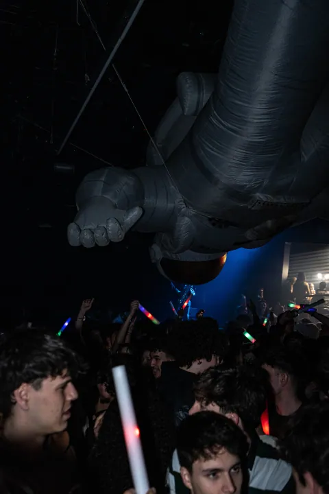 Ambiance basse lumière sur le dancefloor du D! Club à Lausanne (photo 29)