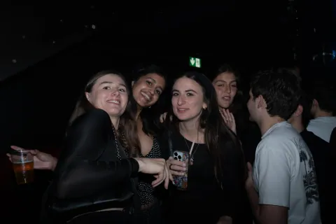 Soirée au D! Club à Lausanne, silhouettes sous les stroboscopes (photo 31)