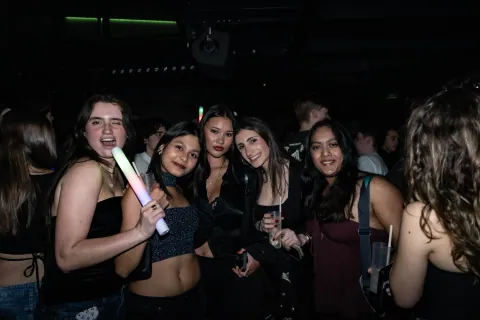 Jeux de lumière et énergie de la nuit au D! Club à Lausanne (photo 36)