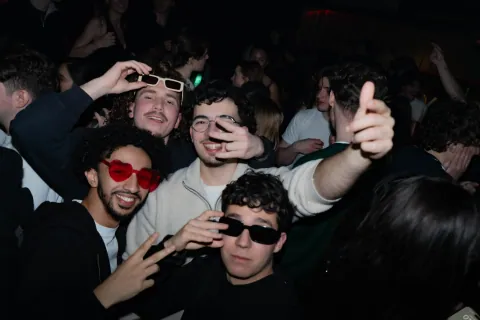 Soirée au D! Club à Lausanne, silhouettes sous les stroboscopes (photo 37)