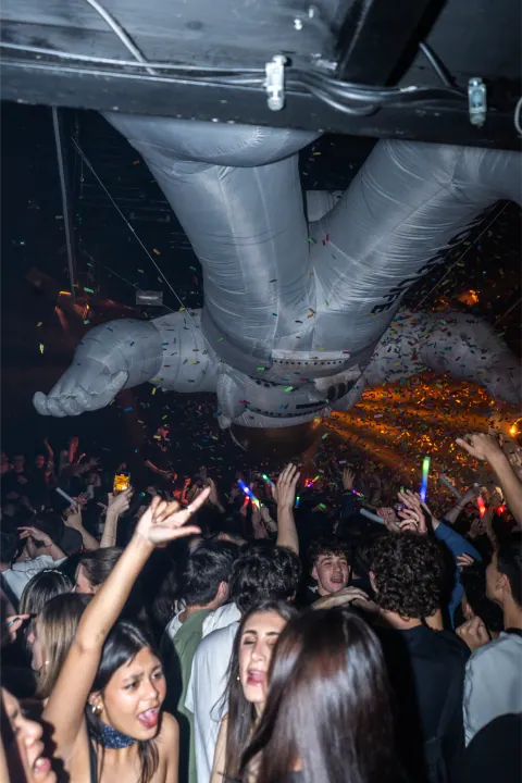 Jeux de lumière et énergie de la nuit au D! Club à Lausanne (photo 45)