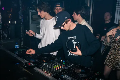 Soirée au MAD Club à Lausanne, lumières et énergie du dancefloor